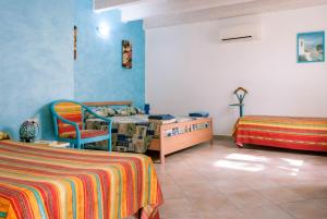 A seating area at AFFITTACAMERE L'ARCOBALENO
