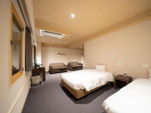 En eller flere senger på et rom på Shinsaibashi ARTY Inn