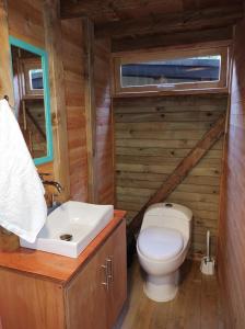 Koupelna v ubytování La Cabaña de Huckleberry + 9 fotografií