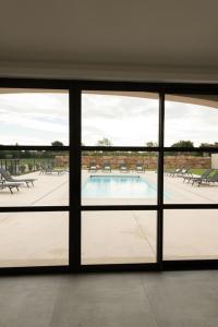 Πισίνα στο ή κοντά στο Maison Réglisse du MAS LOU CAPY +20 φωτογραφίες