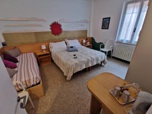 Posteľ alebo postele v izbe v ubytovaní Tonino Basso camere Nuova Gestione + 7 fotografií