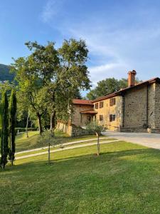 a house with a yard with trees and a road at Il paradiso delle beccacce in Popiglio