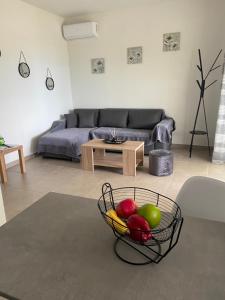 Posedenie v ubytovaní M & F HOUSE (παραλία Μαρκοπούλου Ωρωπού)