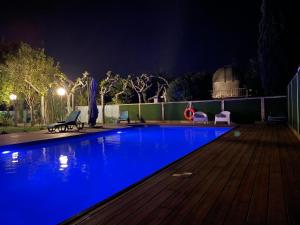 Bazén v ubytovaní Julia’s Garden alebo v jeho blízkosti