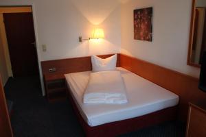 Postel nebo postele na pokoji v ubytování Hotel-Restaurant Seegarten Quickborn
