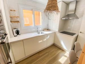 Kuchyň nebo kuchyňský kout v ubytování Tarifa Cozy House // PENTHOUSE - POOL - PARKING + 11 fotografií