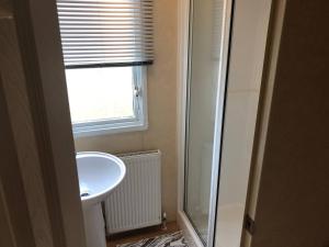 Hylton Park Silloth Caravan Holiday Homes的一间浴室
