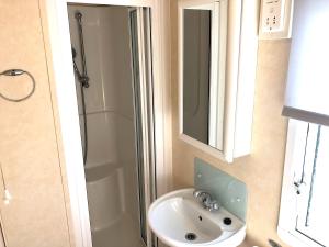 Hylton Park Silloth Caravan Holiday Homes的一间浴室