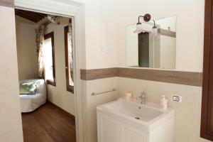 Koupelna v ubytování B&B "Corte San Tomaso"