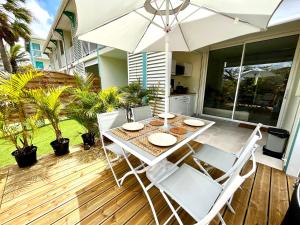 Balkoni atau teres di NOUVEAU studio chaleureux avec jacuzzi privé & piscine