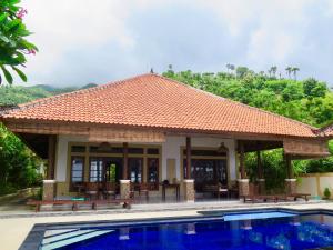 Villa con piscina y casa en Villa Ida Villas, en Amed