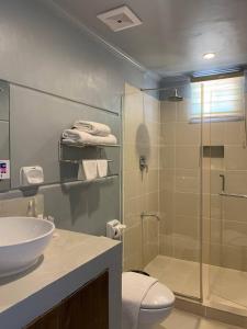 Ванна кімната в Vela Terraces Hotel