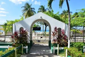 Czar's Sanctuary- Apt B4 at Sandcastle外面的花园