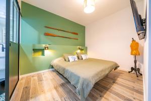 Postel nebo postele na pokoji v ubytování CAN MARTINEZ Calella Beach Boutique Apartment