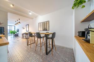 Kuchyň nebo kuchyňský kout v ubytování CAN MARTINEZ Calella Beach Boutique Apartment