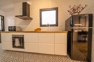 Kuchyň nebo kuchyňský kout v ubytování CAN MARTINEZ Calella Beach Boutique Apartment