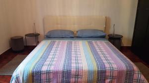 A bed or beds in a room at Flora