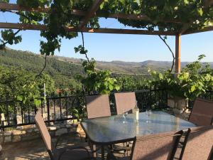 Gallery image of Traditional House Irina in Theologos +20 photos