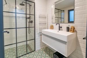 Koupelna v ubytování CAN MARTINEZ Calella Beach Boutique Apartment