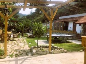 Um jardim em Swiss Eviniz Hotel