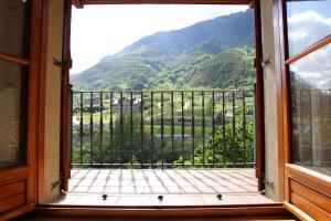 Afbeelding uit fotogalerij van Apartamentos Los Tilos in Benasque