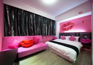 Llit o llits en una habitació de 羅東夜市EazyRoom