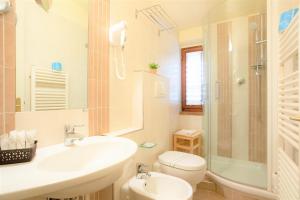 Koupelna v ubytování Hotel Arcobaleno Siena + 37 fotografií