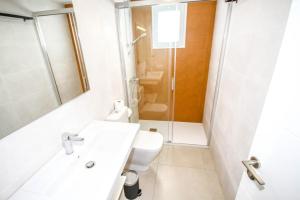 Koupelna v ubytování New Miami Playa Apartamentos