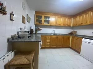 A kitchen or kitchenette at R121 - Apartamento Alorda park