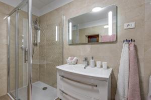 Koupelna v ubytování Apartment Nilda II + 28 fotografií