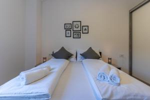 Postel nebo postele na pokoji v ubytování SUNRISE ISLAND LOFT