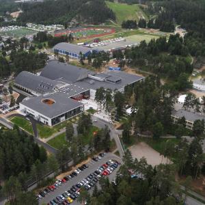 an overhead view of a building with a parking lot at Hotell Fritidsparken in Skien
