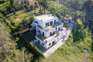 an overhead view of a large white house at Villa Maìki in Torca