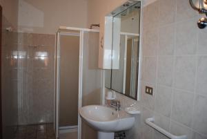 Koupelna v ubytování B&b La Scogliera