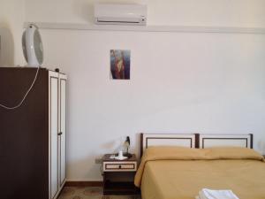 A bed or beds in a room at B&b La Scogliera