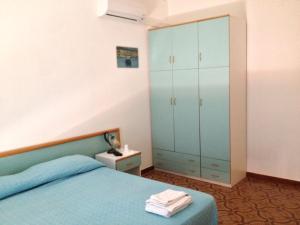 A bed or beds in a room at B&b La Scogliera