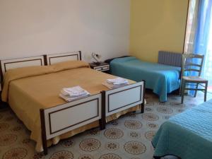 A bed or beds in a room at B&b La Scogliera