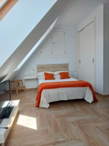 A bed or beds in a room at Ático by Alhaurín Loft City Center