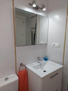 A bathroom at Ático by Alhaurín Loft City Center