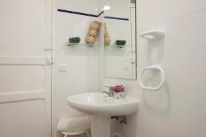 A bathroom at SingularStays Roteros