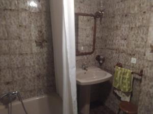 A bathroom at Casa Sopeña Még 12 kép