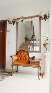 a bench in a room with a mirror and stairs at Hotel Garni Zur Traube in Höhr-Grenzhausen