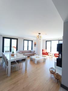 a living room with a couch and a table at Luxury Fully Equipped 3BR 2BA Apartment by Siena Suites in Istanbul