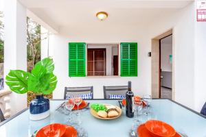 Φωτογραφία από το άλμπουμ του Bajos Maria Elena by dracmallorca σε Cala Santanyi