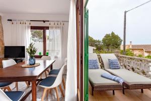 Φωτογραφία από το άλμπουμ του Bajos Maria Elena by dracmallorca σε Cala Santanyi