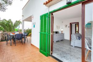 Φωτογραφία από το άλμπουμ του Bajos Maria Elena by dracmallorca σε Cala Santanyi