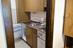 מטבח או מטבחון ב-Remointze COSY & CENTER apartments by Alpvision Résidences