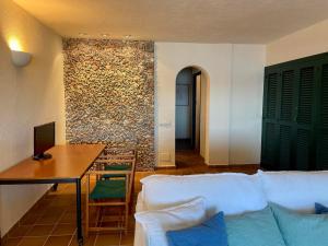 Cama o camas de una habitación en ELS TAMARELLS by SOM Menorca