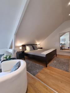 A bed or beds in a room at Stableyard cottages