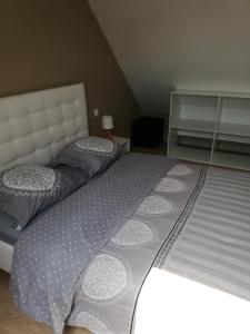 a bedroom with a large bed with two pillows at Kerguil-léon maison familiale 2 chambres, plages à 10 min en voiture in Moëlan-sur-Mer